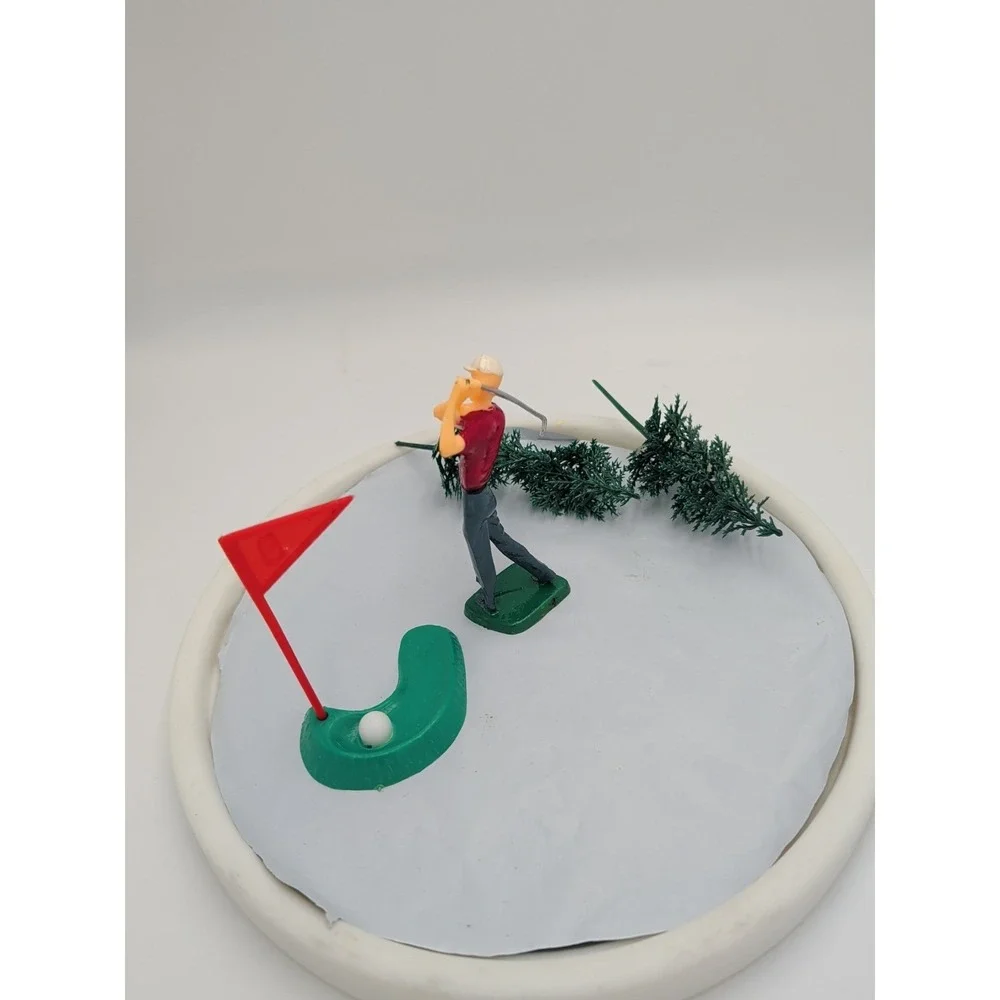 VINTAGE WILTON GOLFING CAKE TOPPERS - GOLFER WITH ACCESSORIES - PLASTIC - 4 1/4